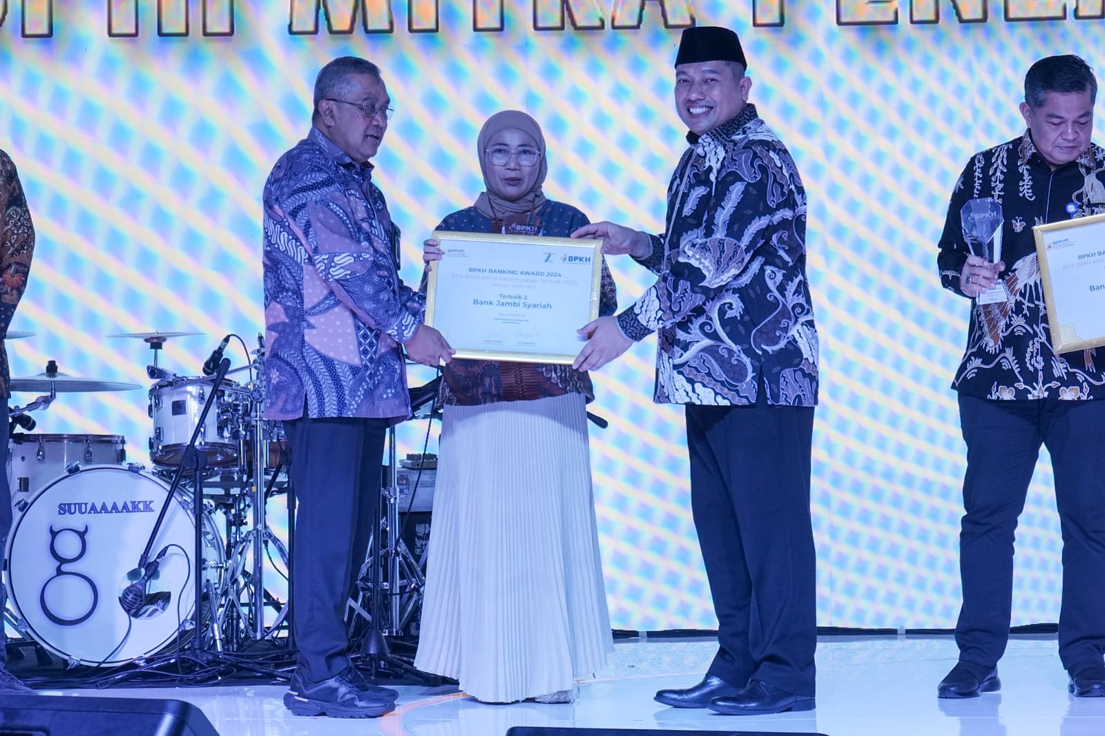 Bank Jambi Syariah Raih Terbaik 2 dalam Anual Meeting dan BPKH Banking Award 2024