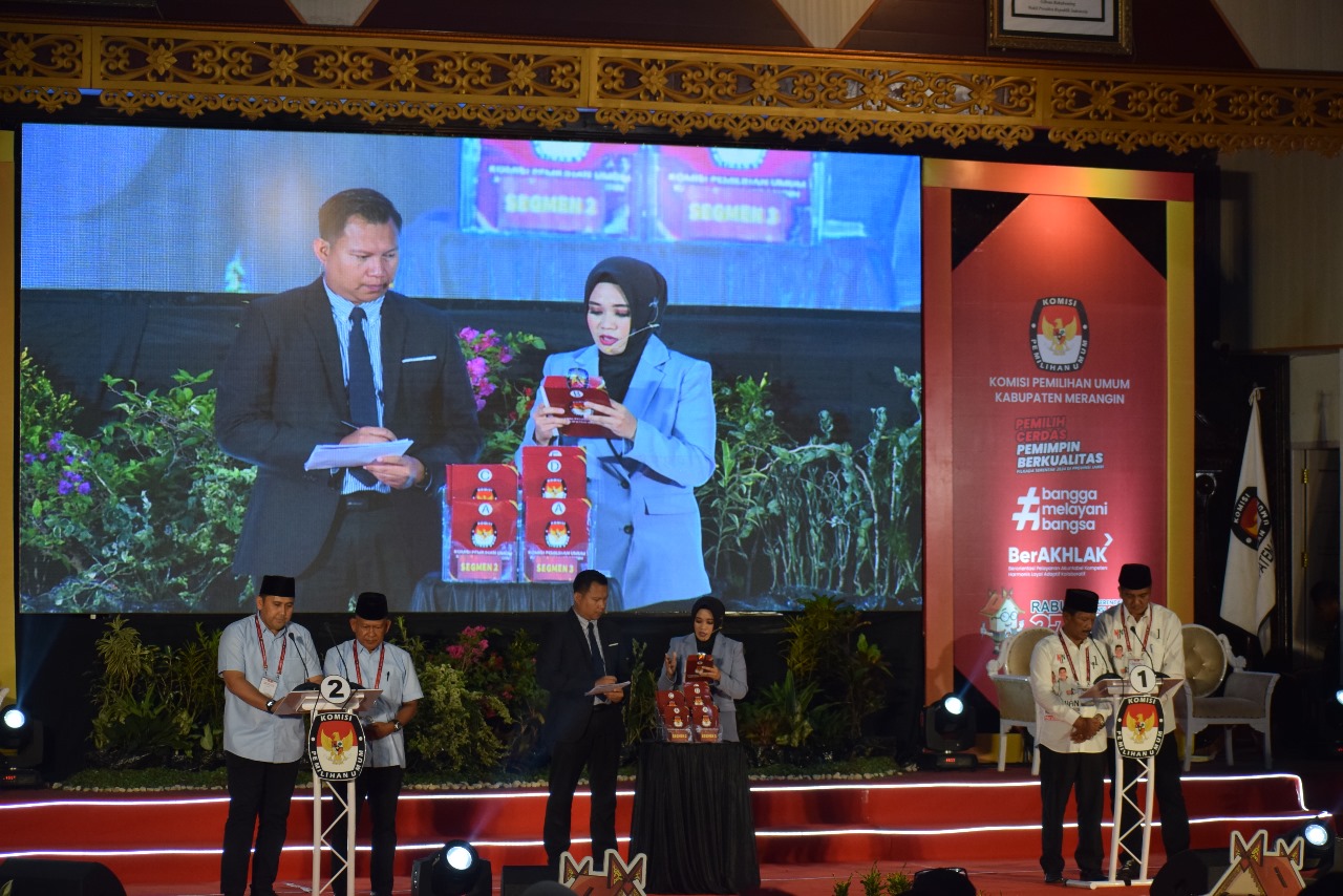 Kepala Humas UNJA Moderator Debat Pilkada Serentak 2024