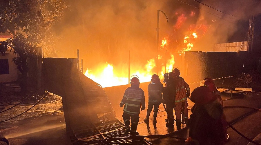 Gudang Minyak di Kotabaru Terbakar , Lima Kendaraan Hangus