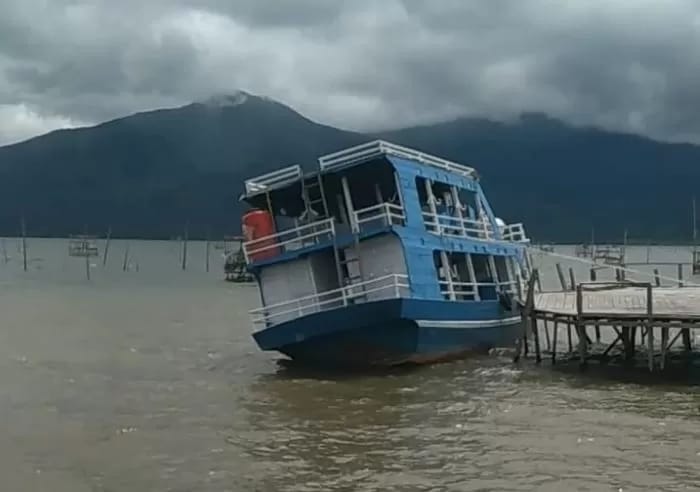 Kapal Wisata Terbesar Senilai Rp 1,2 Miliar Terbengkalai Di Danau Kerinci