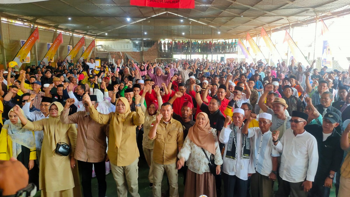 Massa Membludak, Teriakan Dillah Hich - MT Menang