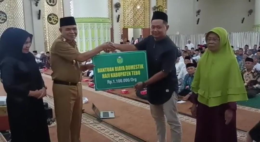 Pj Bupati Aspan Salurkan Bantuan Kepada CJH Kabupaten Tebo