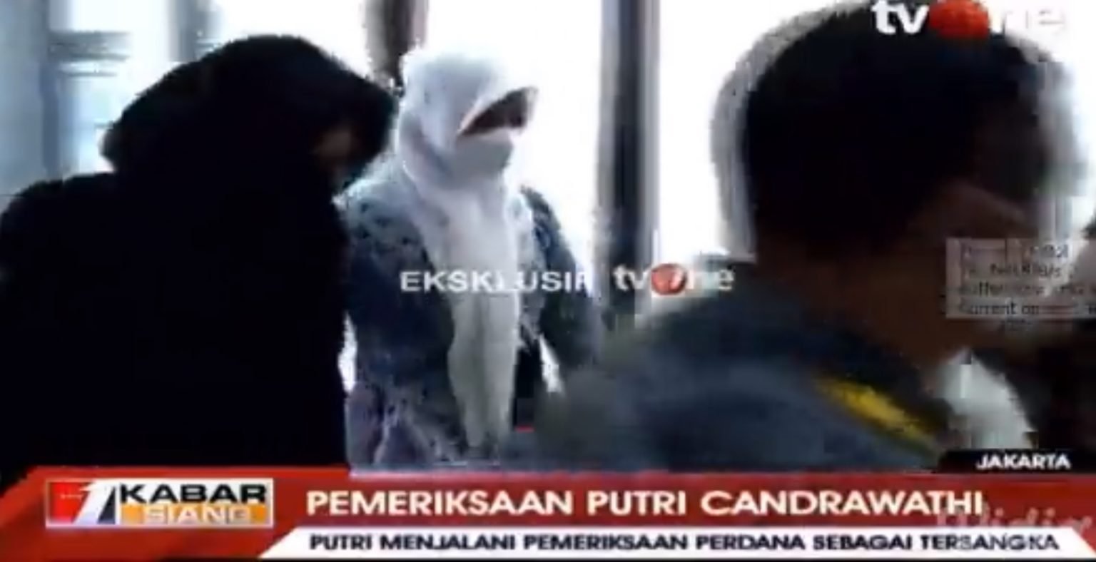 Jalani Pemeriksaan, Putri Candrawathi Kenakan Pakaian Serba Hitam