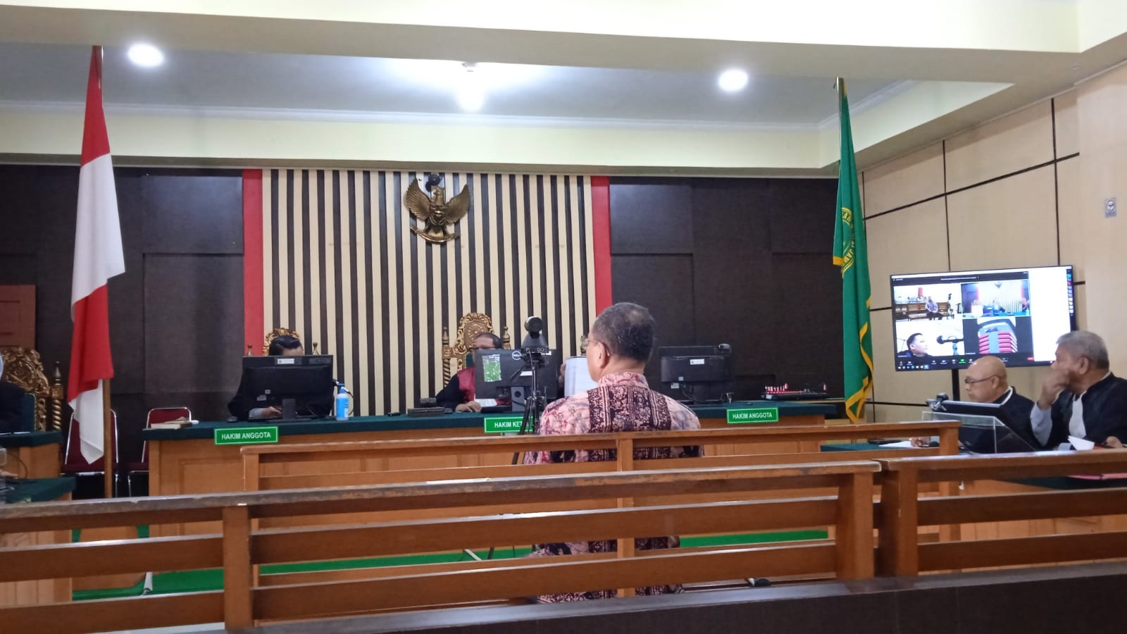 Kusnindar Eks Anggota DPRD Provinsi Jambi Jalani Sidang Pembacaan Dakwaan di PN Jambi 