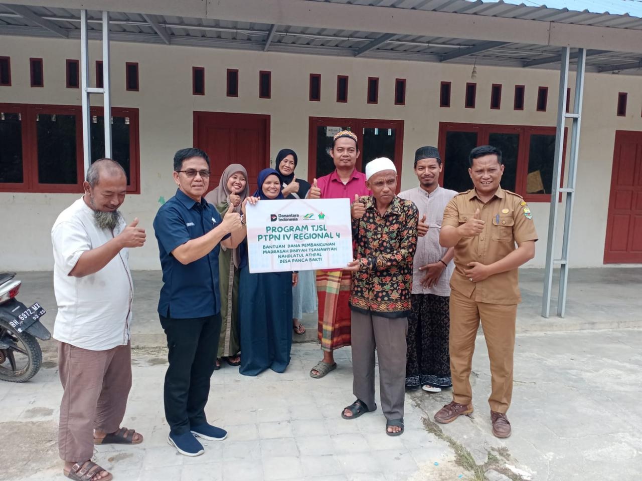 PTPN IV Regional 4 Jambi-Sumbar Bangun Ruang Kelas Madrasah
