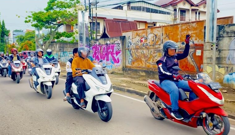 Komunitas Honda PCX Club Indonesia Chapter Jambi Ikut Meriahkan Exhibition New Honda PCX160 di Jambi