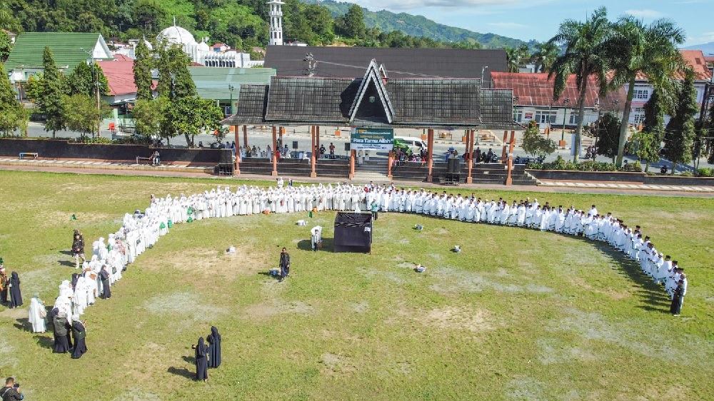 320 Jemaah Ajwa Tour Manasik Umroh Akbar di Sungai Penuh