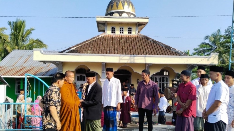 Momen Idul Fitri, Belajar Toleranasi di Desa Kalimanggis