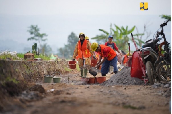 Kementerian PU Perkuat Program Padat Karya 2025, Targetkan Serapan 138.000 Tenaga Kerja