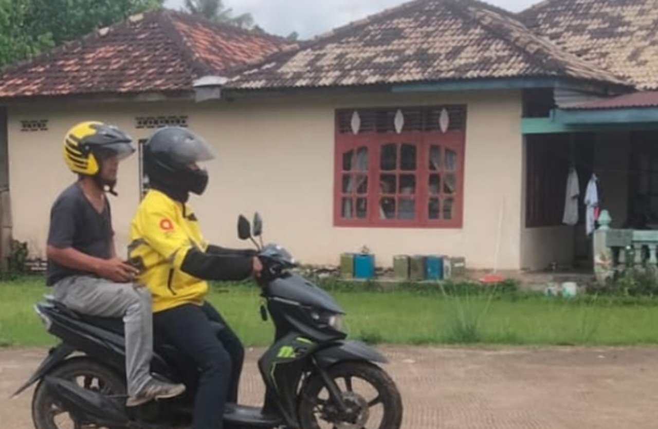 Warga Sengeti Kini Kemana-mana Naik Ojek Online