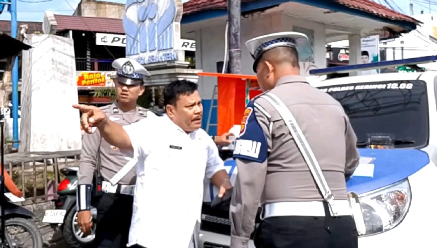 Tak Terima Ditilang, Oknum Pejabat Kerinci Ngamuk Depan Polisi