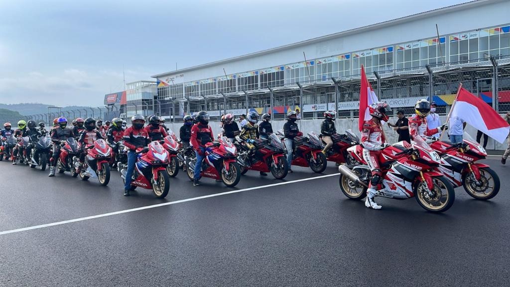 Juara Asia Andi Gilang dan Komunitas Honda Ramaikan  CBR Track Day di Mandalika   