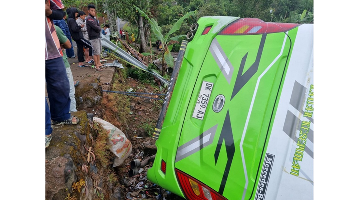 Hendak Menghadiri Acara, Bus yang Bawa Rombongan Satu Keluarga Kecelakaan Akibat Rem Blong