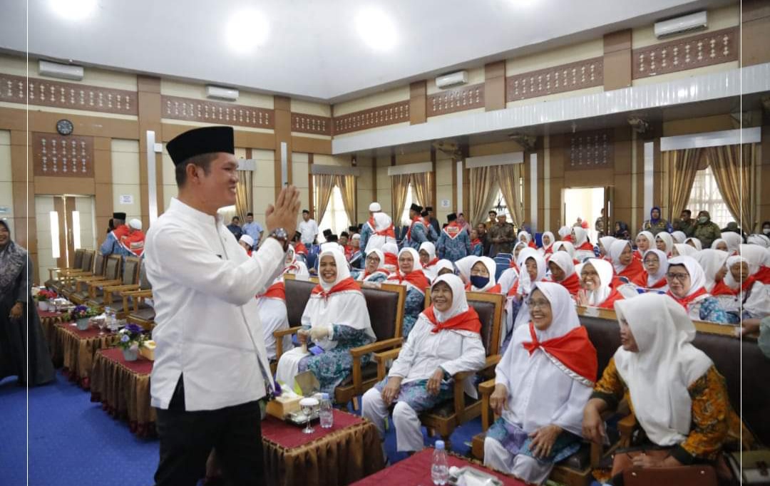 116 Jemaah Calon Haji Kota Sungai Penuh Dilepas Wawako