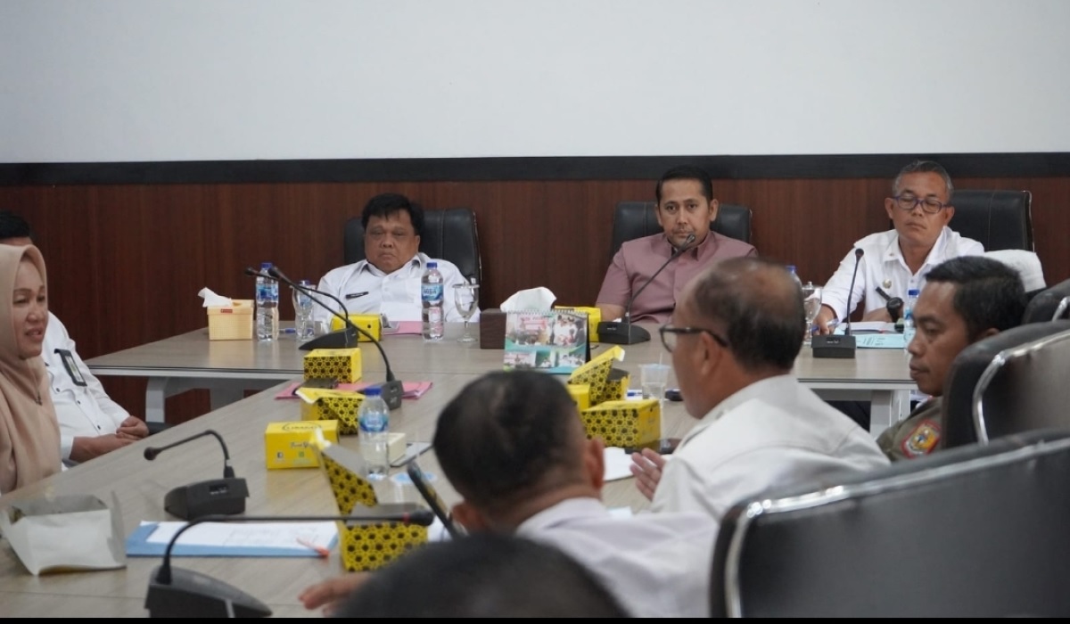 Bupati H M Syukur Pimpin Rapat Penertiban Pasar