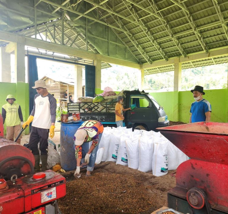 Bupati Monadi Tinjau Pengelolaan Sampah