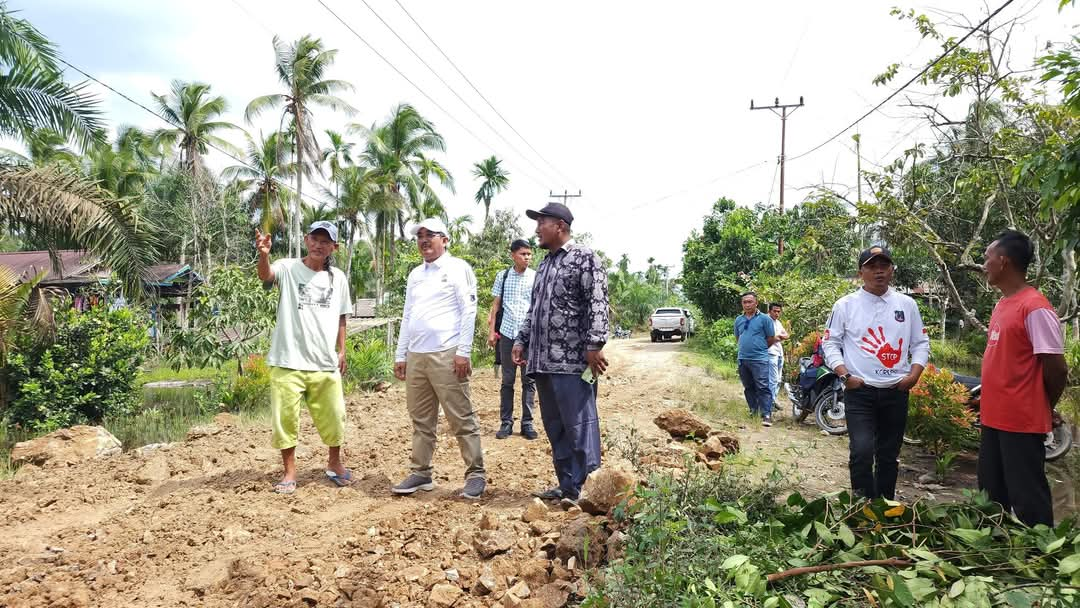 Bupati Anwar Sadat Pantau Langsung Peningkatan Jalan Strategis Parit Pudin: Jalan Ini Urat Nadi Perekonomian 