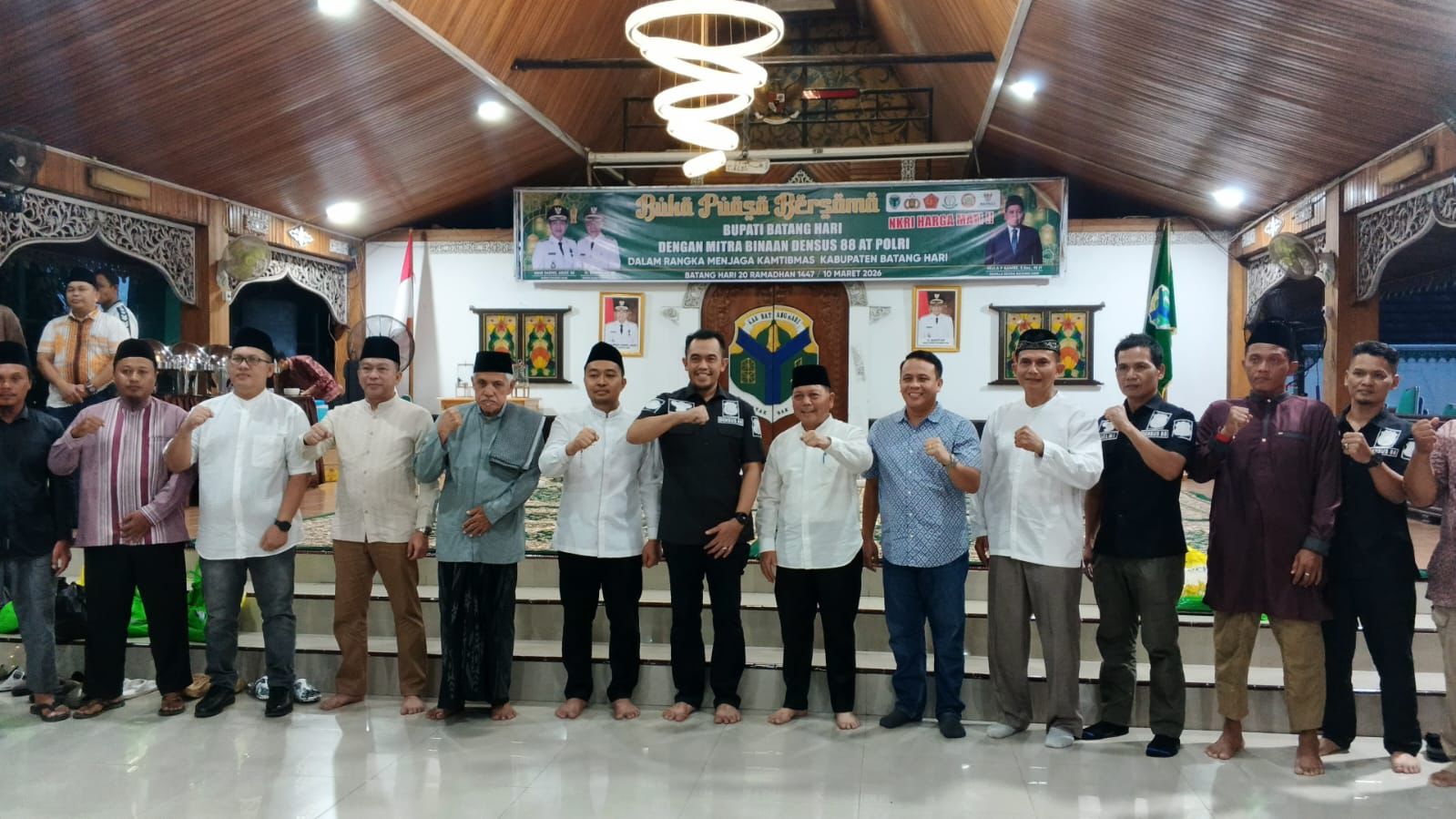 Penuh Kehangatan, Pemkab Batang Hari Buka Puasa Bersama Mitra Binaan Densus 88 AT Polri