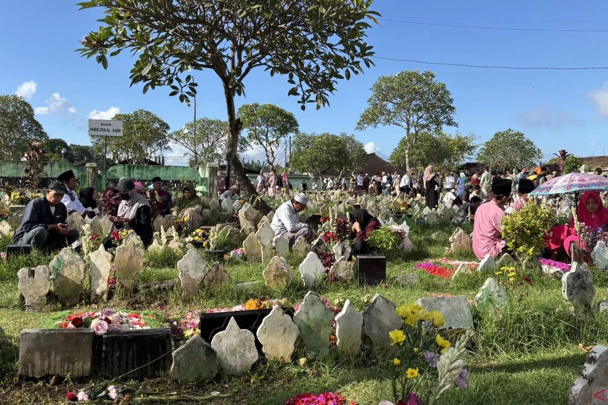 Tradisi Ziarah di Kampung Wanasari, Ribuan Umat Lintas Agama Menjalankannya