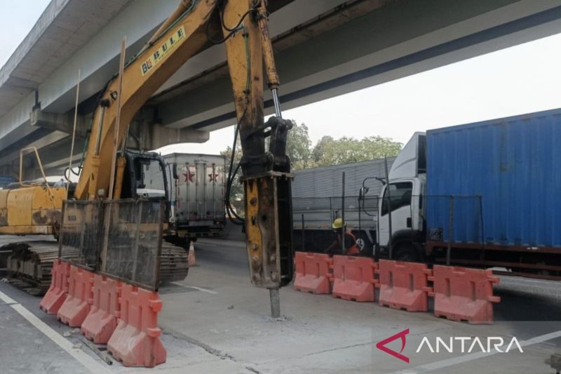 KM 62 Ruas Jalan Tol Jakarta-Cikampek Diperbaiki