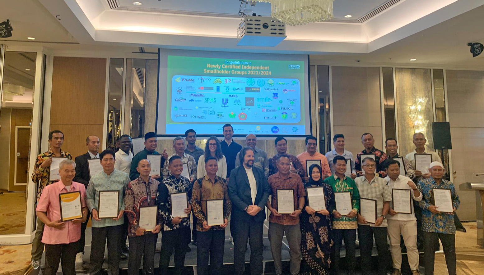 299 Petani Aceh Raih Sertifikasi RSPO, Didukung oleh Inisiatif Petani Sinar Mas Agribusiness and Food