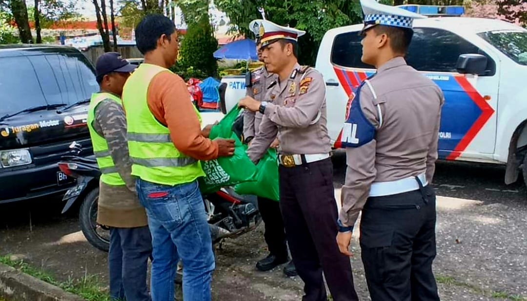 Hut Lantas ke 67, Ditlantas Polda Jambi Bagikan 805 Paket Sembako