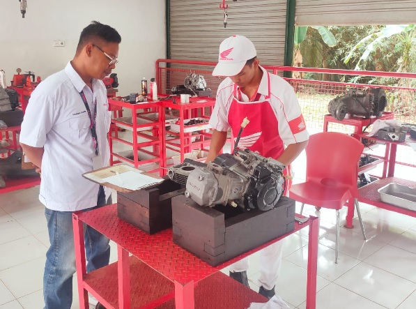 Sinsen Gelar Kontes Siswa dan Guru SMK TBSM Astra Honda 2023 