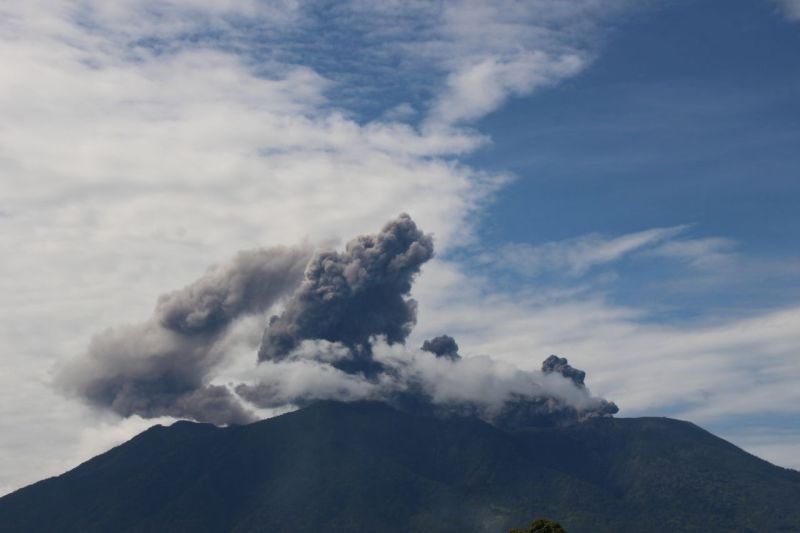 Kembali, Gunung Marapi Erupsi Dua Kali, Tinggi Letusan Capai 1.000 Meter
