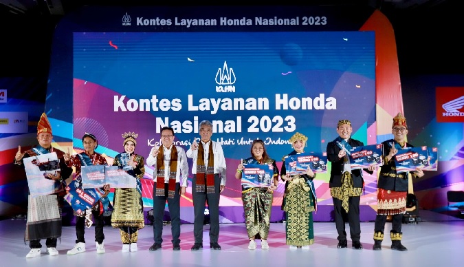 Novianti Hasima dan Neni Susanti Jadi Front Line People Terbaik dalam Kontes Layanan Honda Nasional 2023 