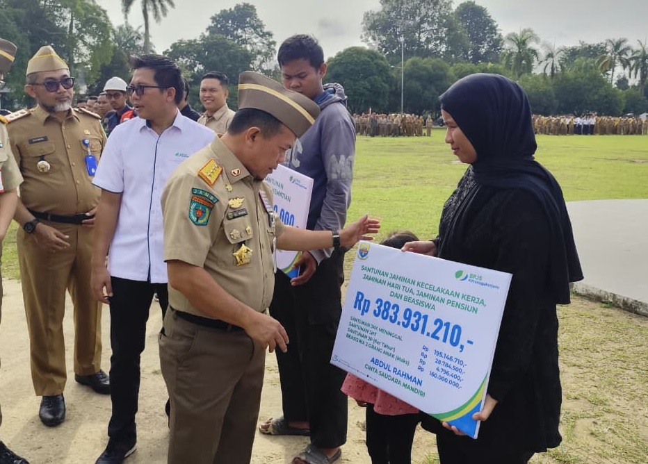 BPJS Ketenagakerjaan Salurkan Santunan pada Peringatan Bulan K3 Nasional