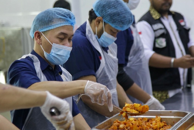 Intip Proses Memasak dan Pengemasan Makanan Jemaah Haji Indonesia di Dapur Katering Nooha