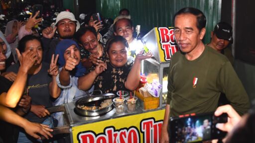 Ketika Presiden Jokowi Jalan Kaki Menyusuri Kawasan Malioboro