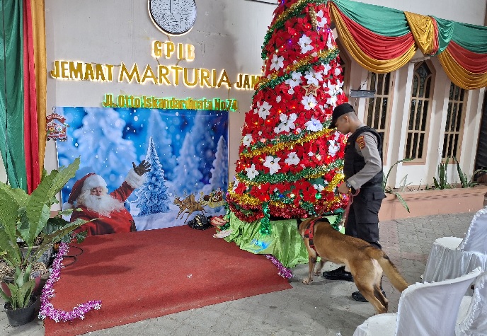 Ditsamapta Turunkan Anjing Satwa K9 Guna Lakukan Sterilisasi Gereja