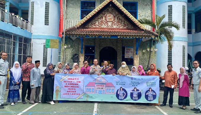 Kegiatan Pengajar Peduli Keselamatan Lalu Lintas di SMA SMA Ferdy Ferry Putra dan SMK Revany Indra Putra   