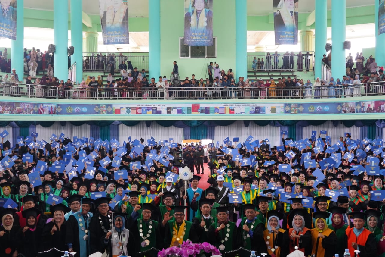 UIN STS Jambi Luluskan 1870 Wisudawan, Siap Jadi Agen Perubahan di Tengah Masyarakat 