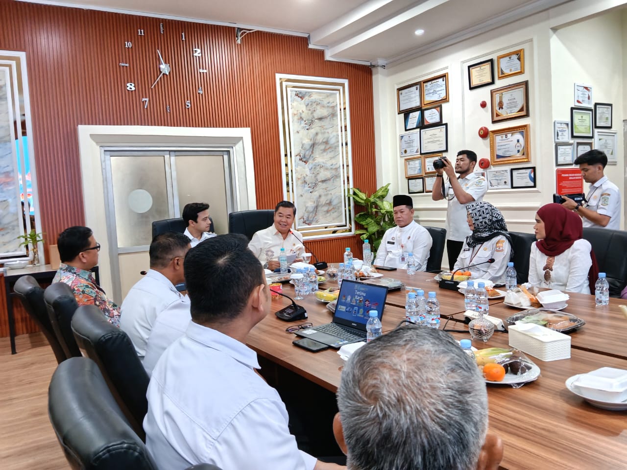 Dirjen Dukcapil Apresiasi Layanan Dukcapil Kota Jambi, Wawako Diza: Kami Terus Memperkuat Pelayanan