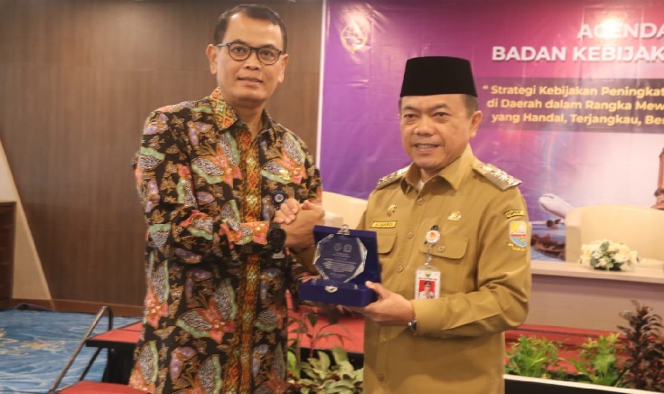 Gubernur Al Haris Minta Perpanjang Runway Landasan 2 Bandara 