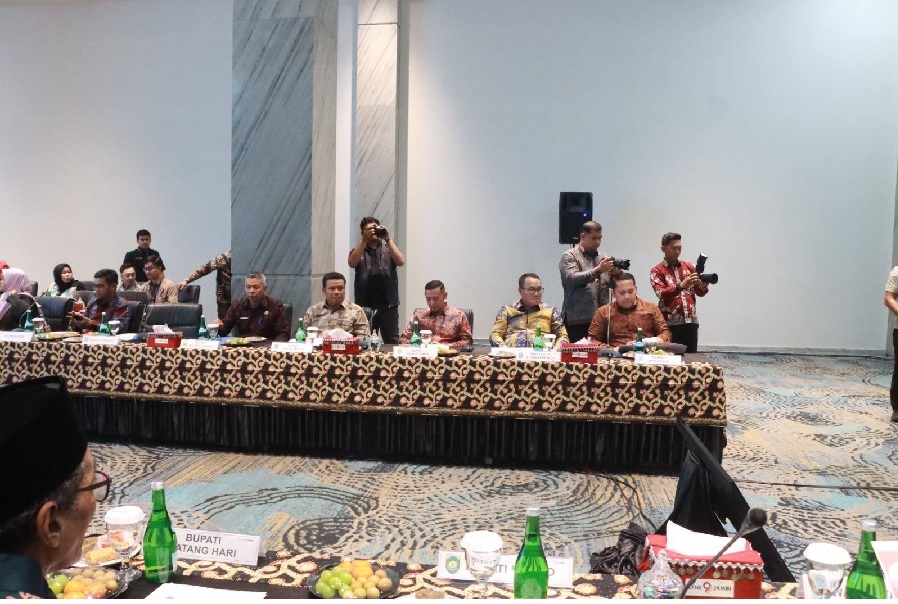 Wabup Katamso Hadiri RUPS Luar Biasa Bank 9 Jambi