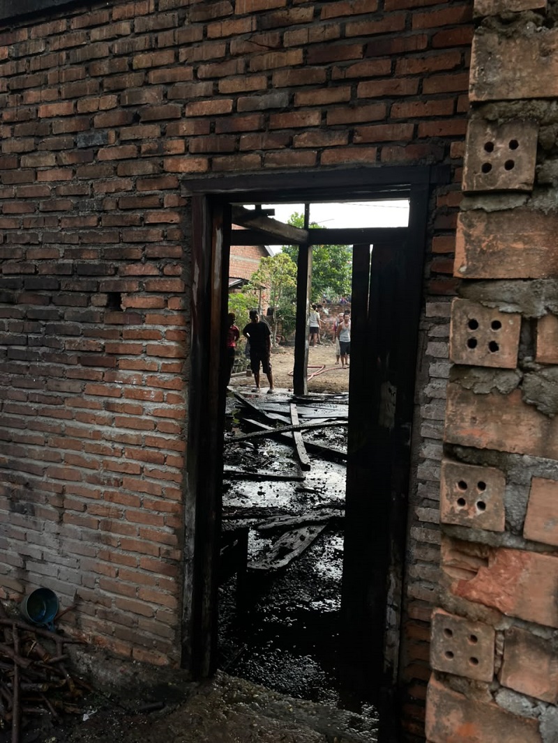 Bangunan Bekas Bengkel di Pijoan Hangus Terbakar
