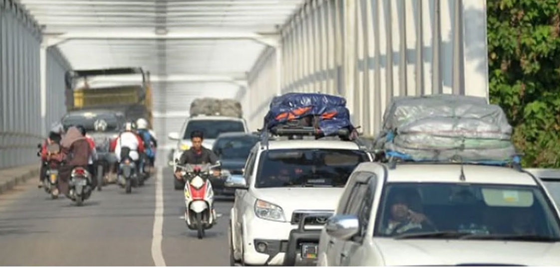 Per Jam, Kendaraan Melintas di Jalan Lintas Timur Sumatra Jambi-Riau 500-700 Kendaraan‎