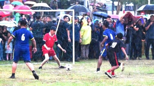 Timnas Indonesia Tembus Babak 16 Piala Asia, Presiden Jokowi Main Bola Bareng Warga Sleman