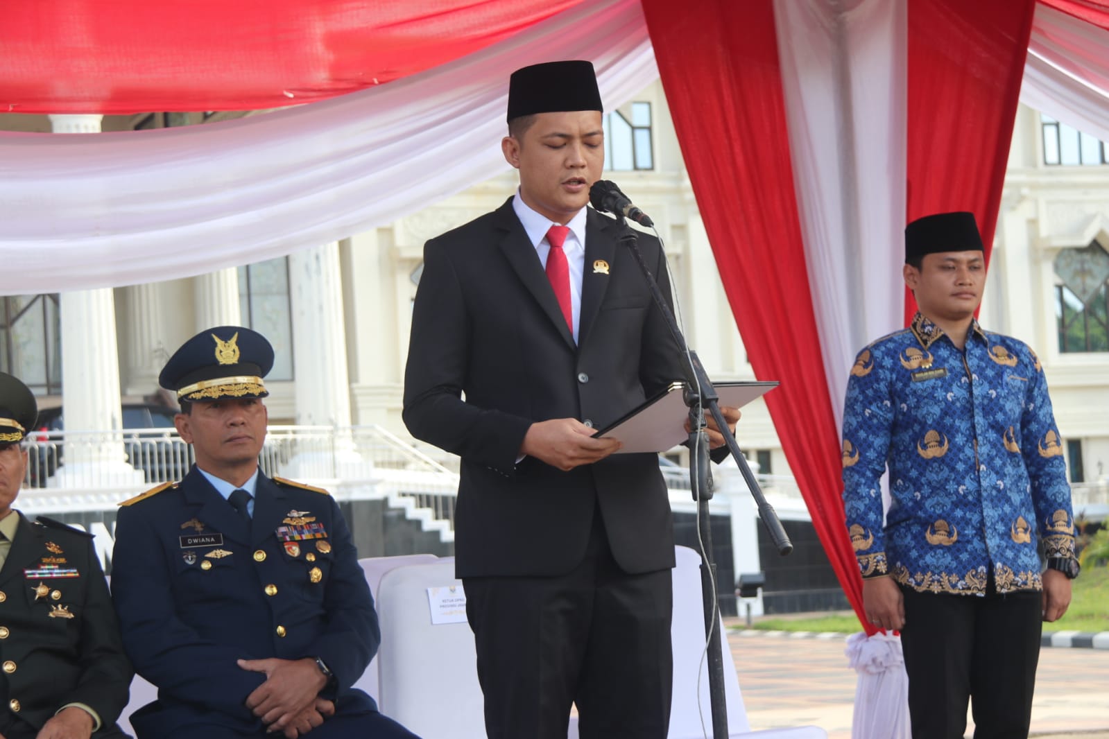 Ketua Sementara DPRD Jambi Bacakan Ikrar Kesaktian Pancasila 