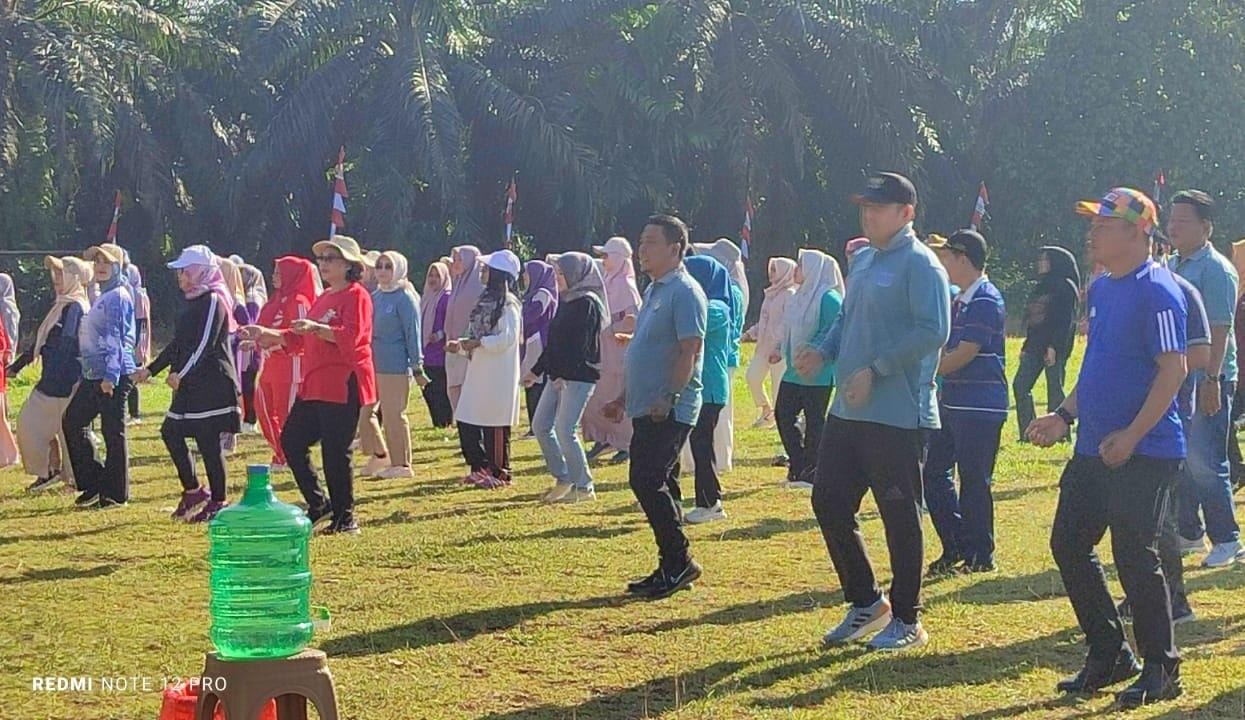 Bupati H M Syukur Resmikan Tugu dan Senam Bersama