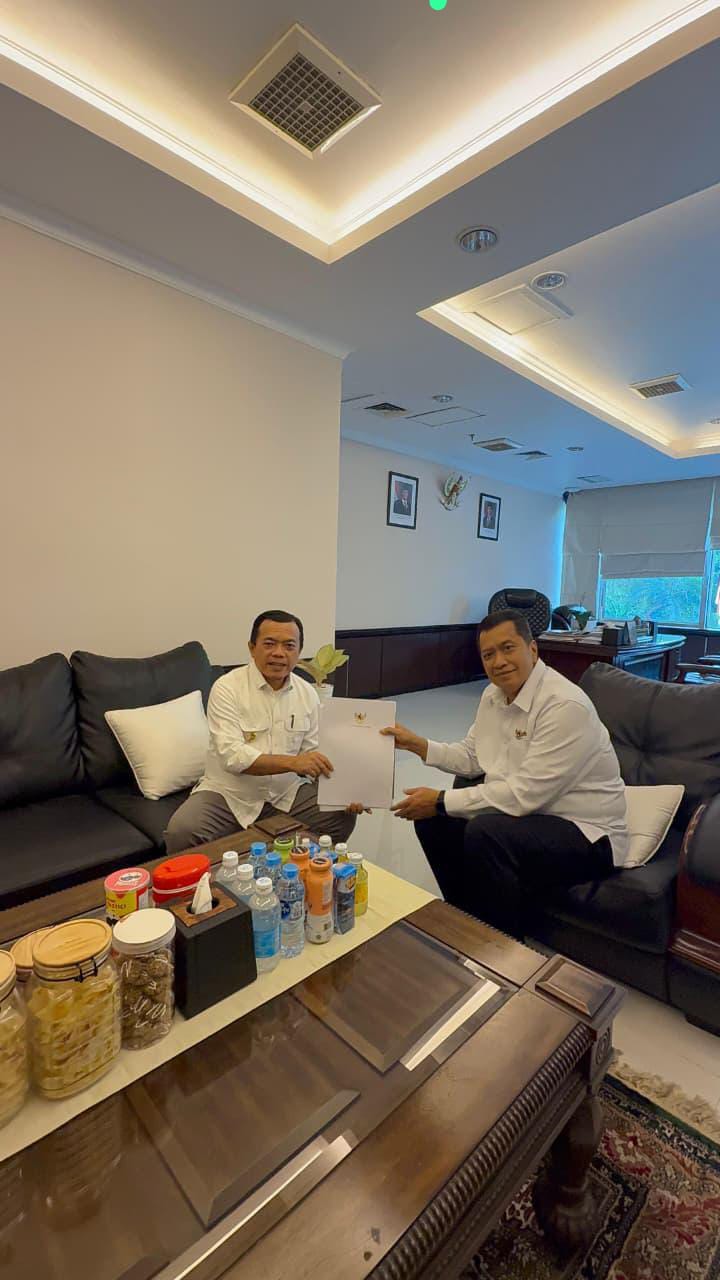 Gubernur Al Haris Antar Langsung Berkas Pengusulan PPPK Paruh Waktu ke Kementerian PANRB