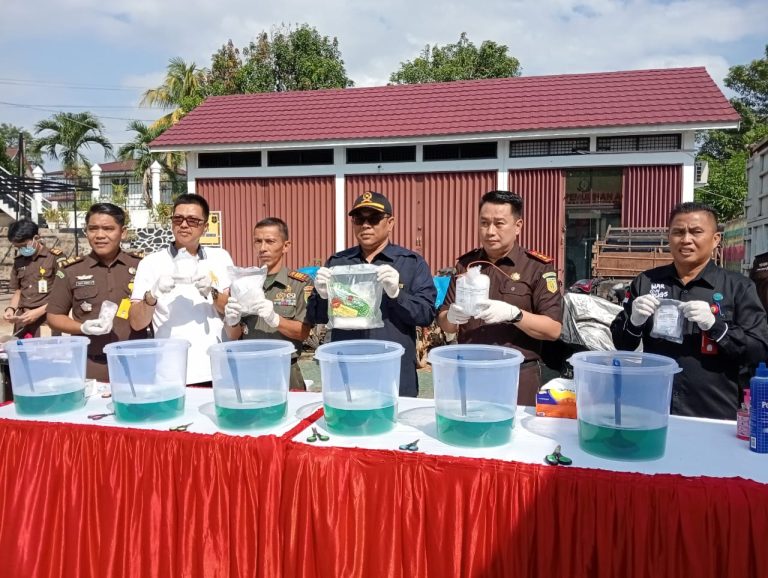 Kejari Bungo Musnahkan Barang Bukti Kasus Narkoba Senilai 3,5 Miliar