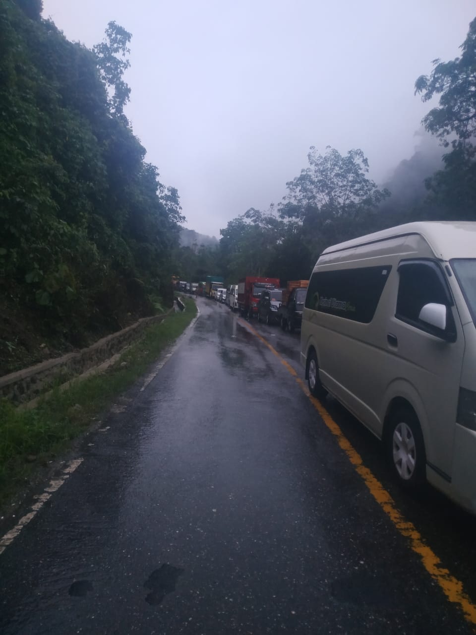 Kondisi Terkini, Jalan Kerinci-Bangko Sudah Bisa Dilewati Satu Persatu Kendaraan