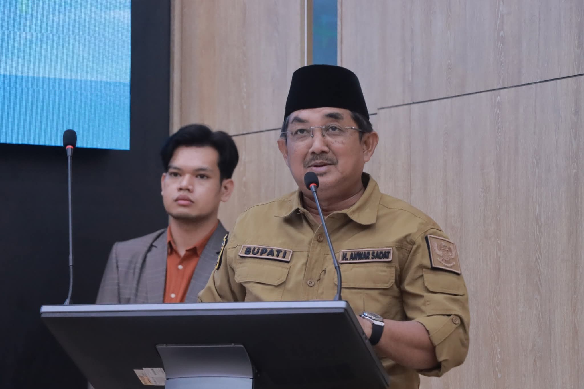 Bupati Tanjab Barat Buka Seminar Nasional Pelestarian Mangrove Dukung FOLU Net Sink 2030