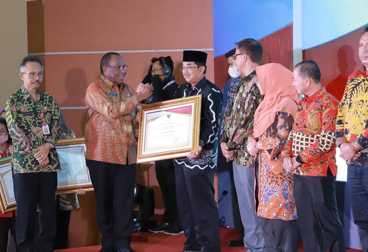 Mantap, Bupati Anwar Sadat Terima Penghargaan Tingkat Nasional Dari Kemendagri 