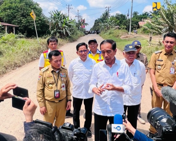 Presiden Jokowi : PUPR Segera Perbaiki Kerusakan Jalan Produksi dan Logistik di Jambi