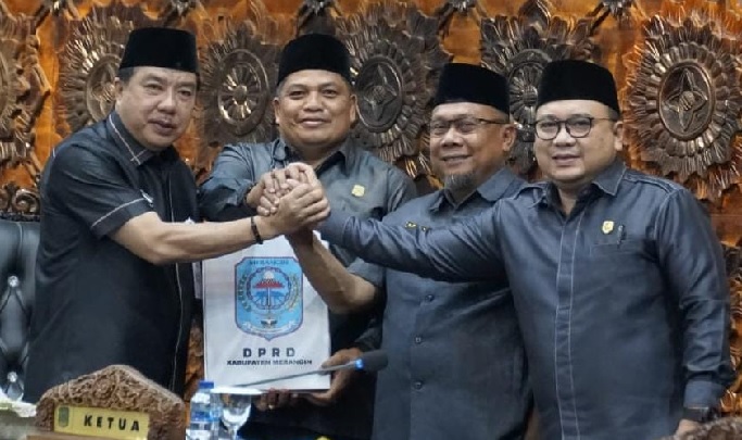 RAPBD 2024 Disepakati Pukul 23.30 WIB, Pj Bupati Merangin H Mukti Sampaikan Apresiasi ke Dewan